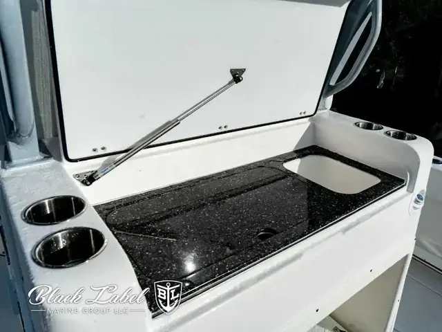 Sea Fox 328 Commander Center Console