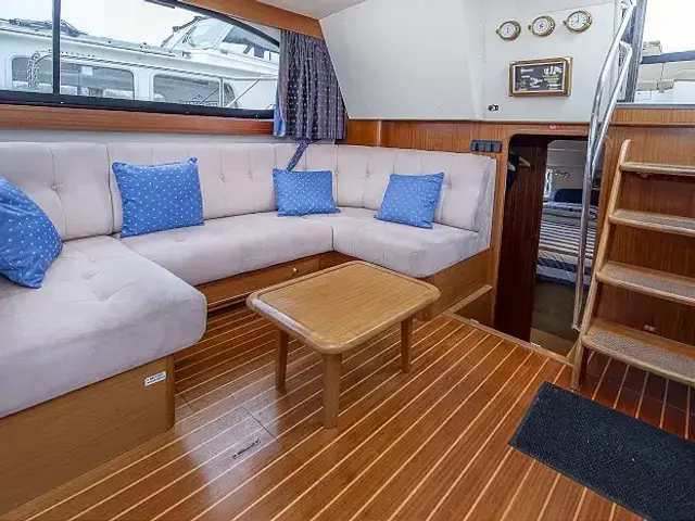 Broom Ocean 38