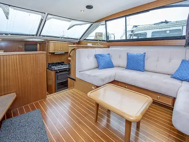 Broom Ocean 38