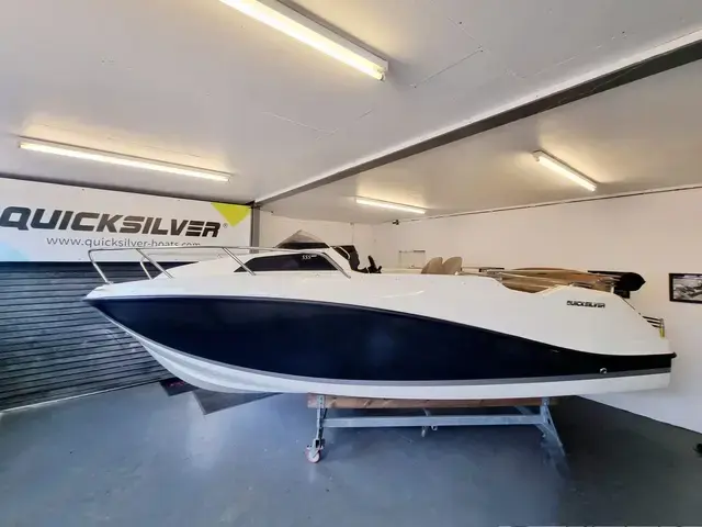 Quicksilver 555 Cabin