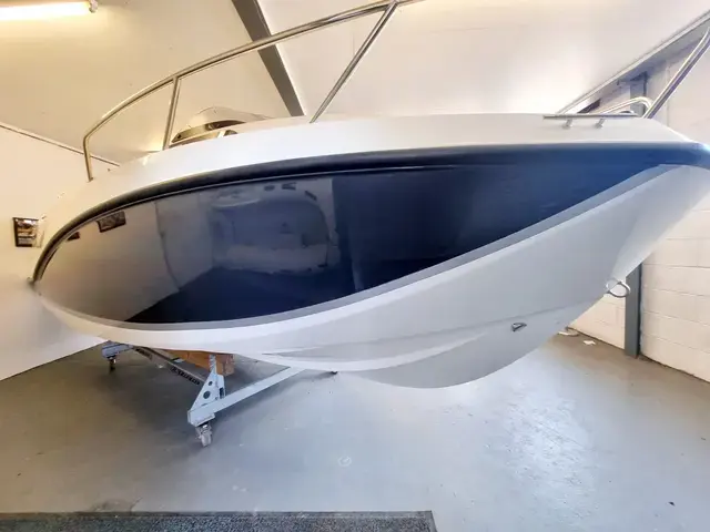 Quicksilver 555 Cabin