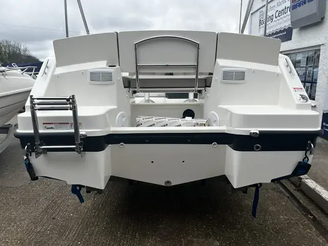 Quicksilver 555 Cabin