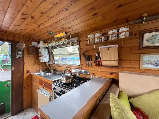 Springer 40' Cruiser Stern Narrowboat