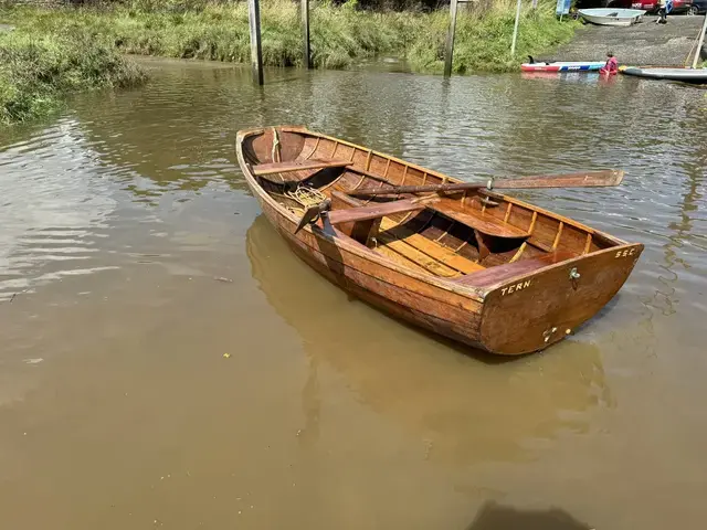 Classic 9'6" Salcombe Sailing Pram Dinghy