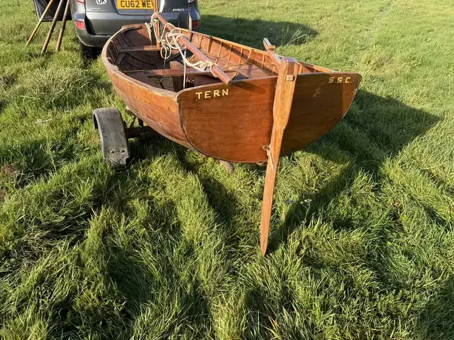 Classic 9'6" Salcombe Sailing Pram Dinghy