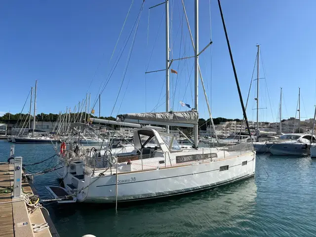 Beneteau Oceanis 38