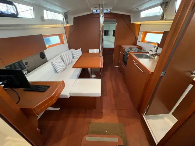 Beneteau Oceanis 38