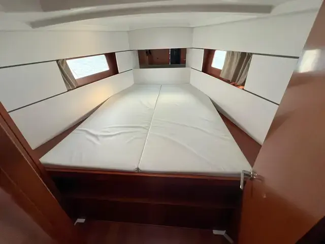 Beneteau Oceanis 38