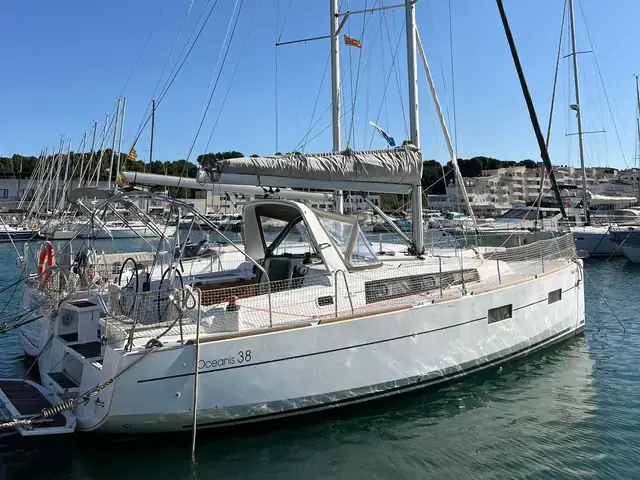 Beneteau Oceanis 38