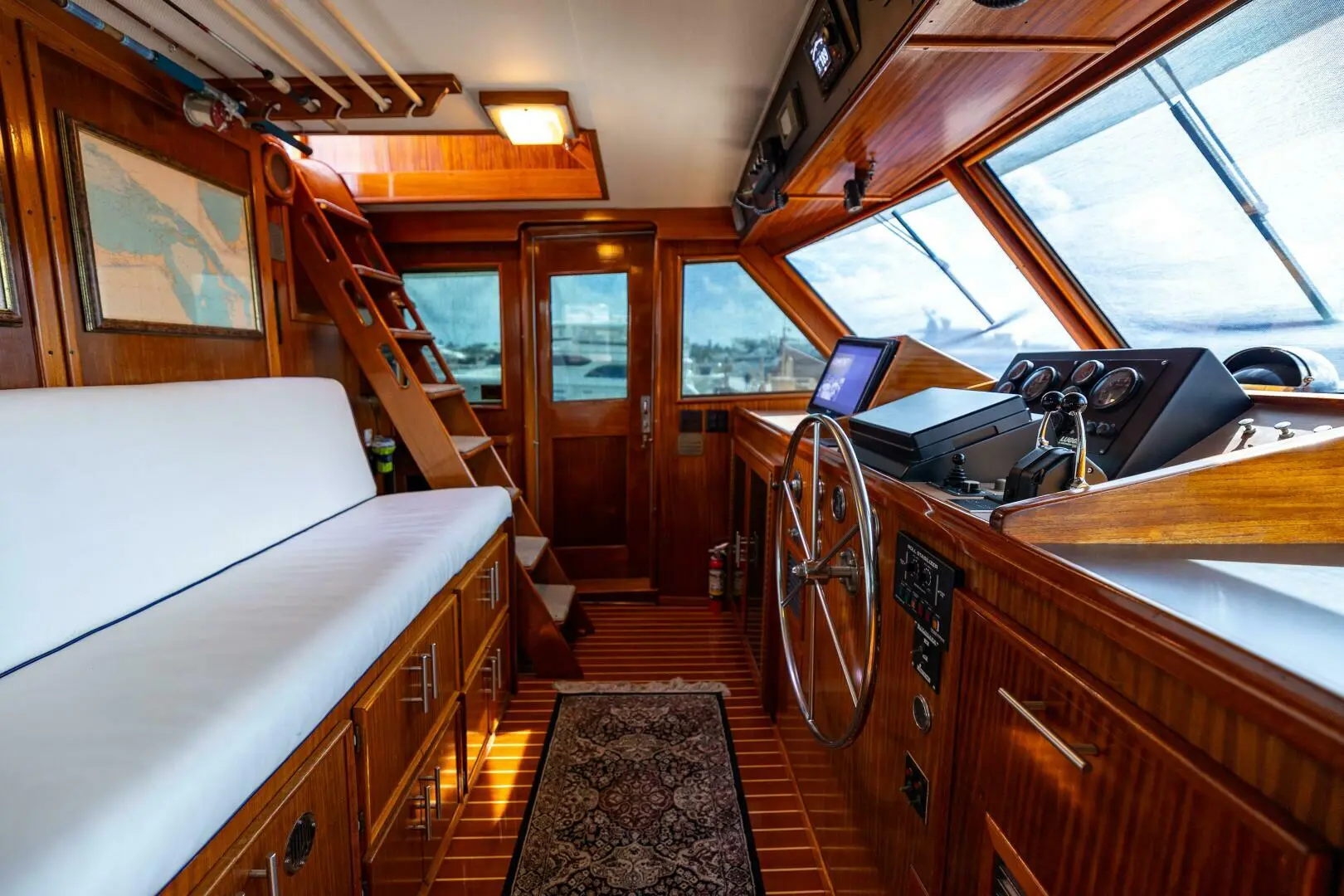 1980 Hatteras flybridge