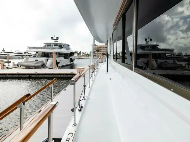 Hatteras Flybridge