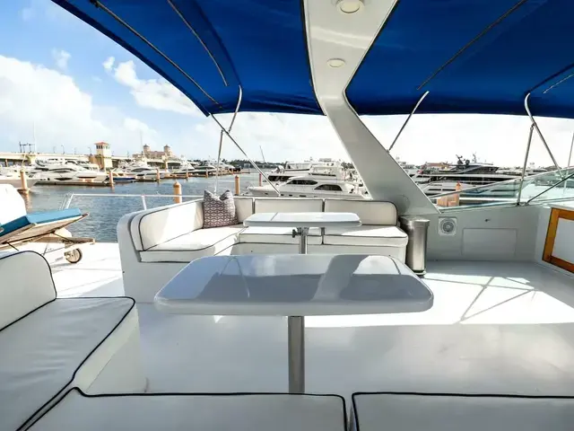 Hatteras Flybridge