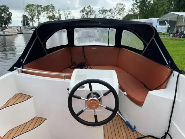 Topcraft 605 Tender