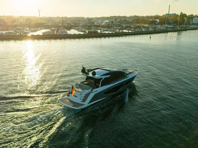 Sunseeker Predator 65