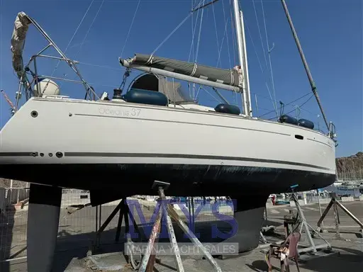 2010 Beneteau oceanis 37