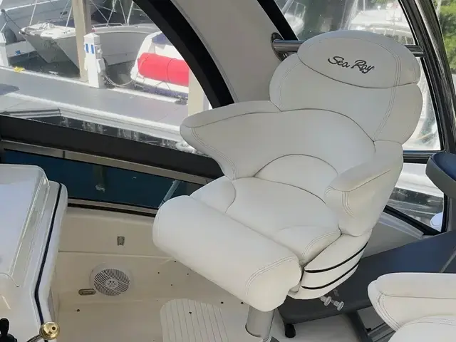 Sea Ray 52 Sedan Bridge