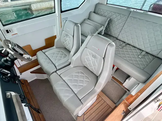 Axopar 28 Cabin