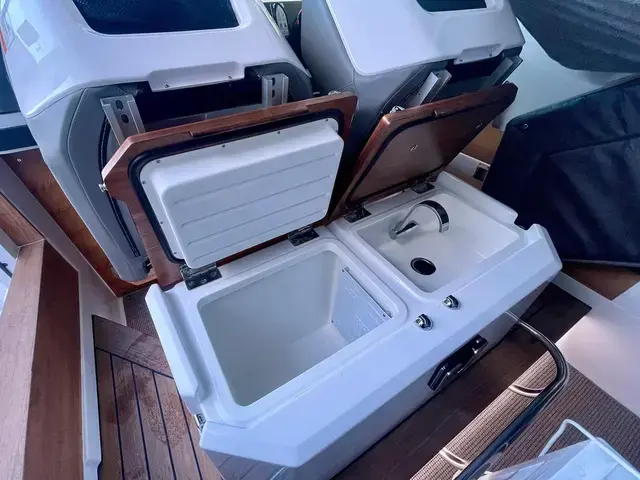 Axopar 28 Cabin