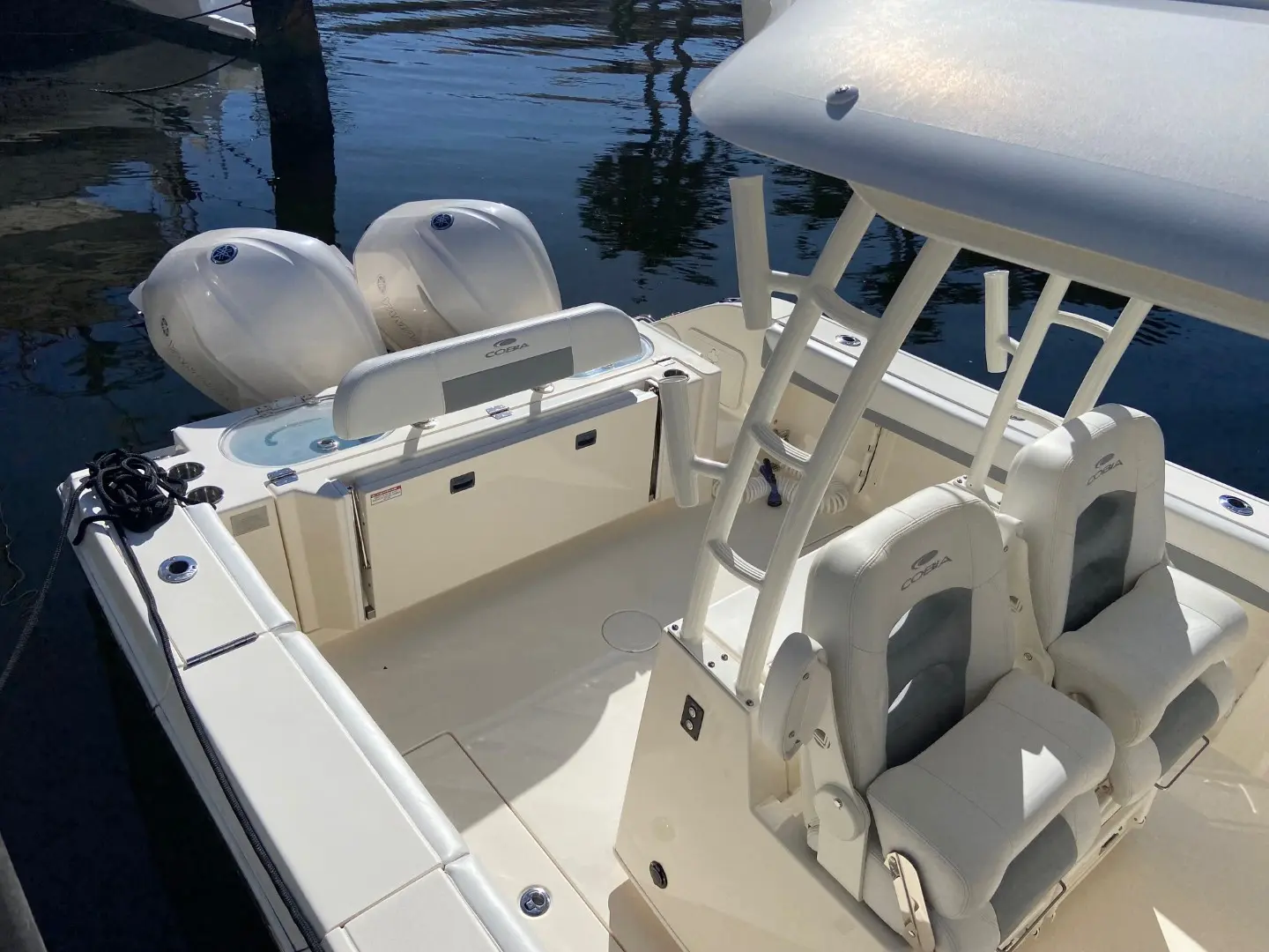 2019 Performance 301 center console