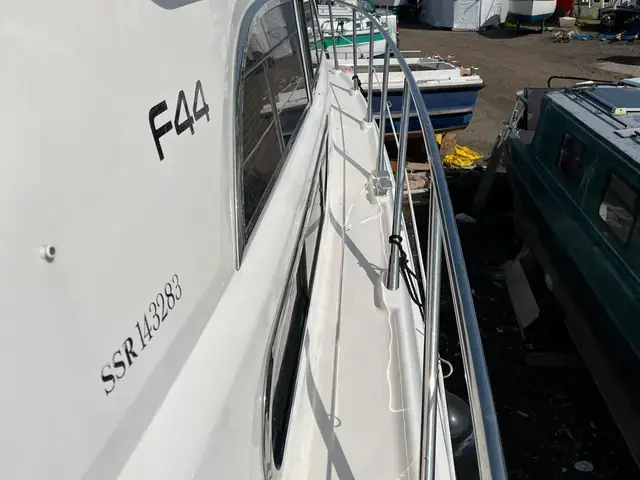 Sealine F 44