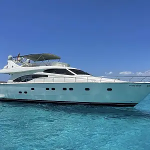 1999 Ferretti Yachts 68