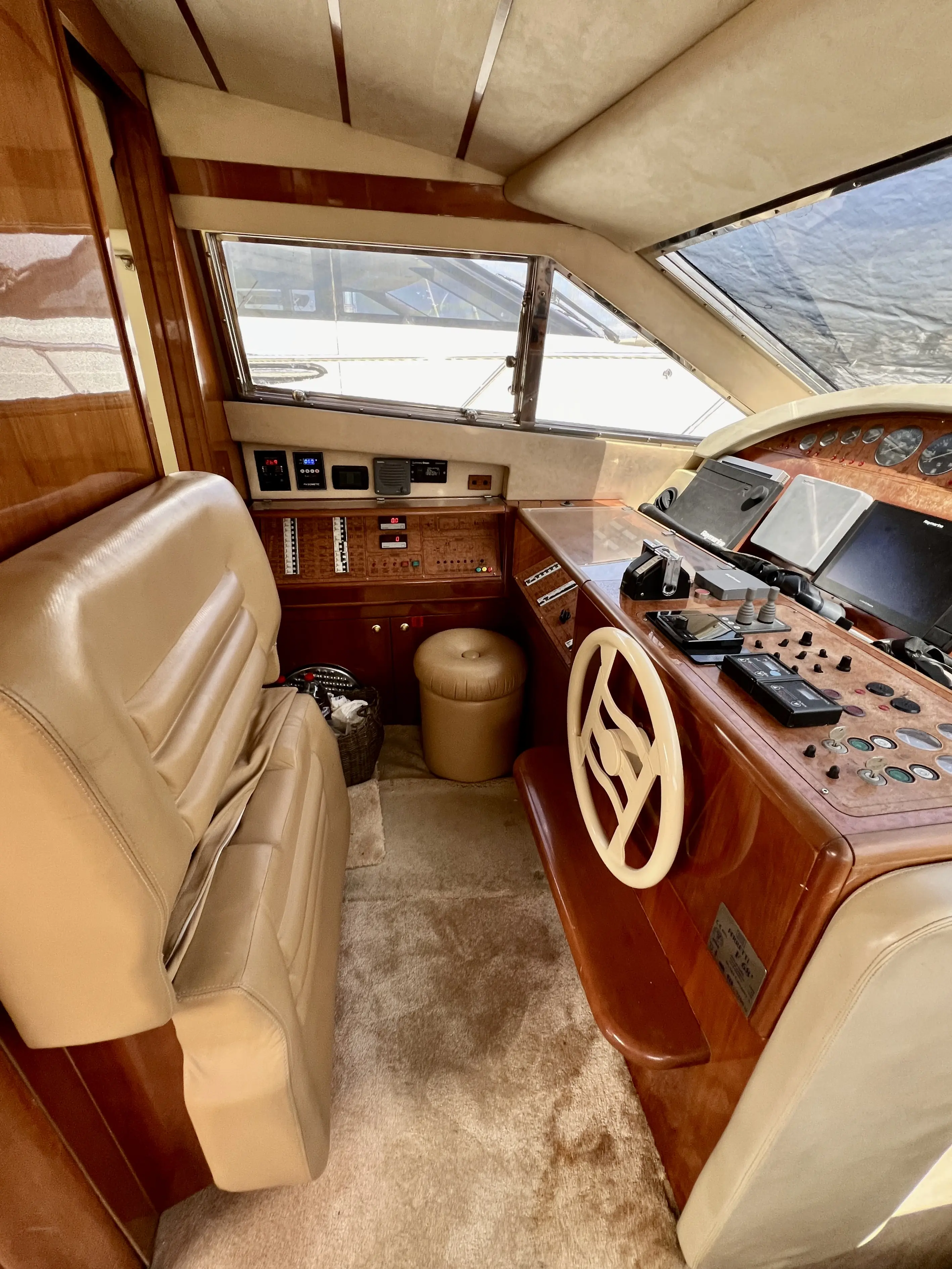 1999 Ferretti 68