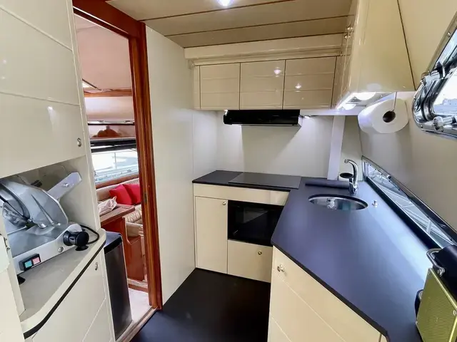 Ferretti Yachts 68