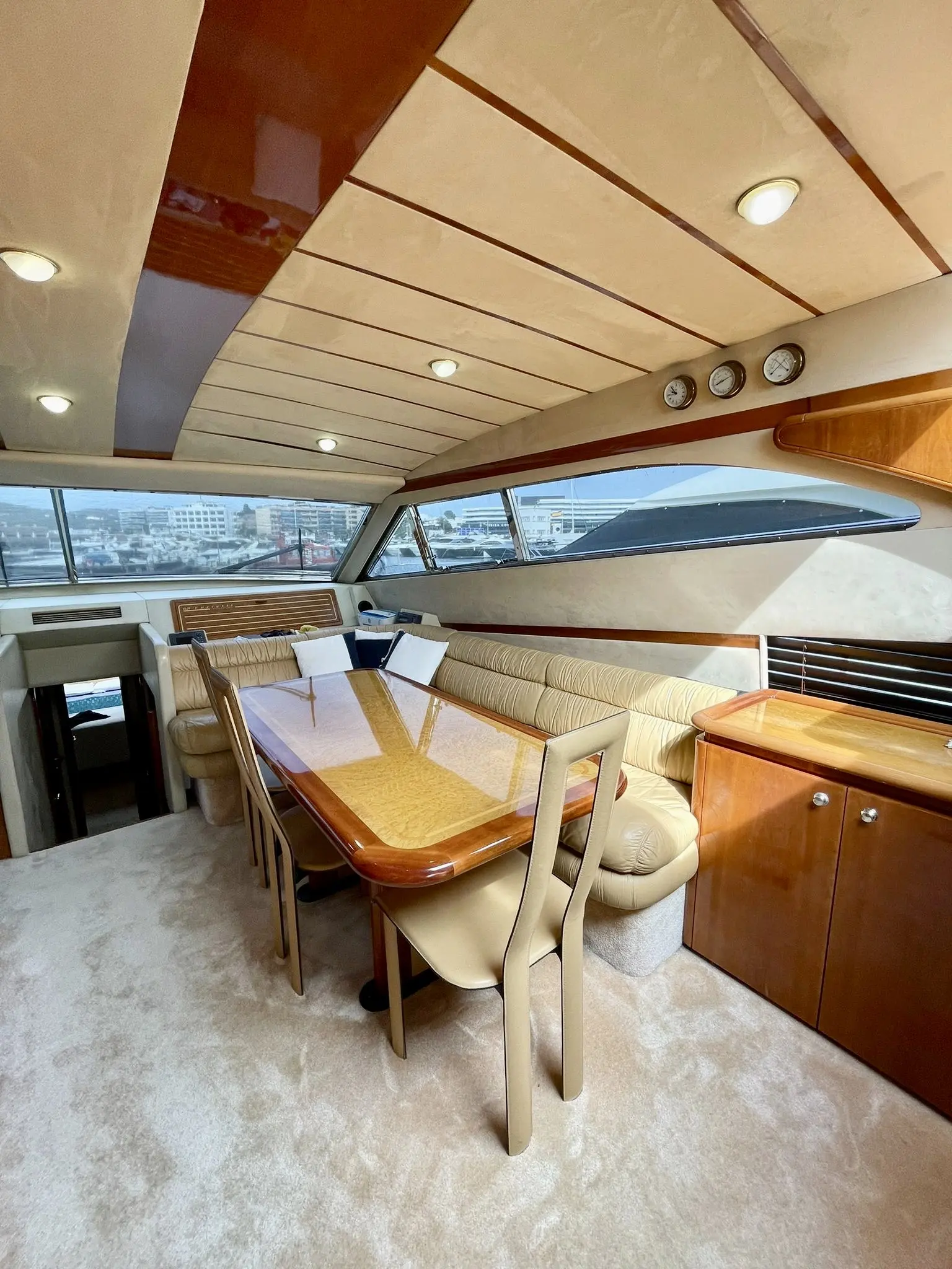 1999 Ferretti 68