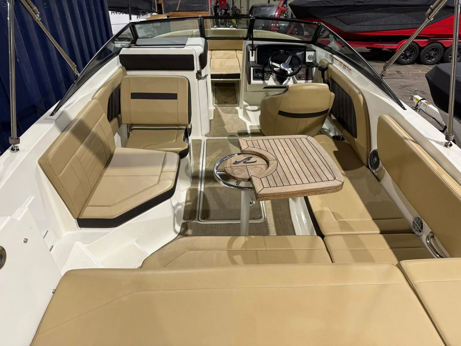 2019 Sea Ray 230 spx