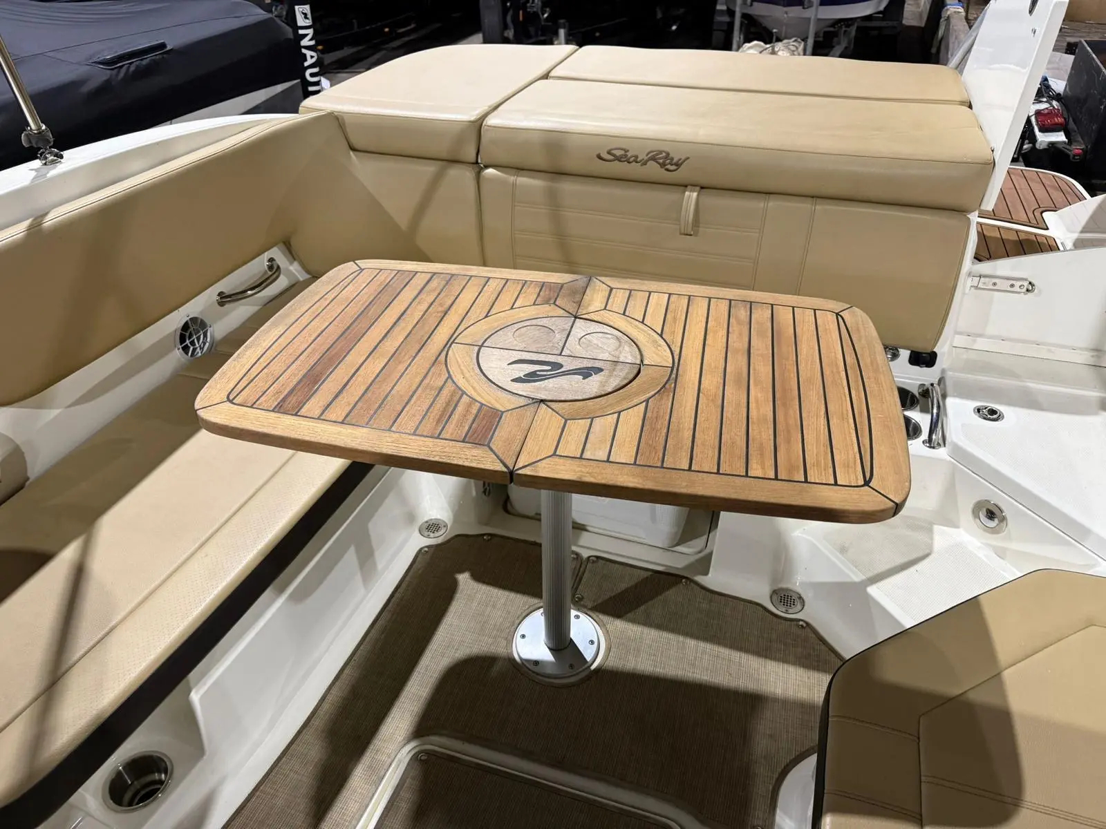 2019 Sea Ray 230 spx