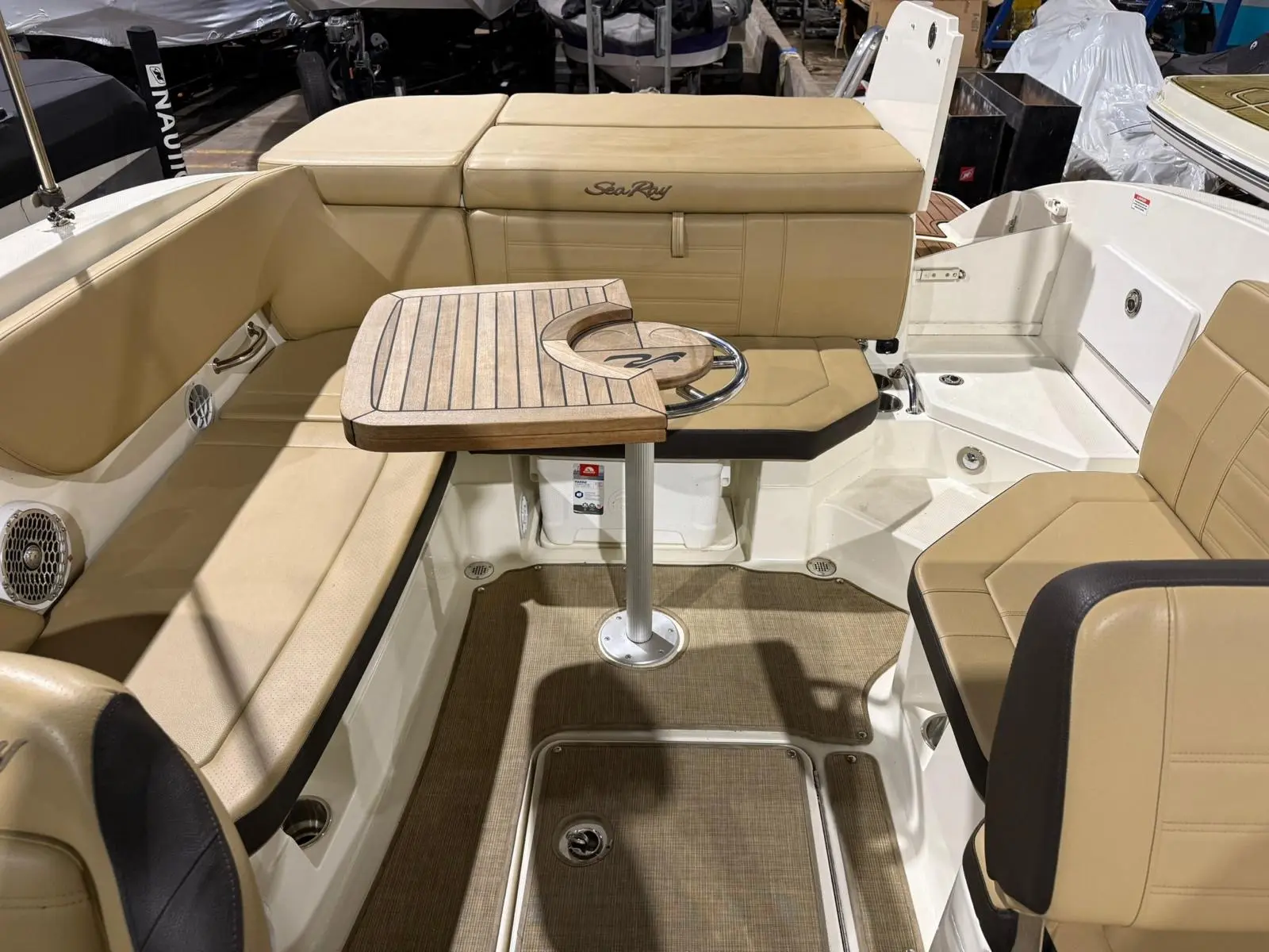 2019 Sea Ray 230 spx