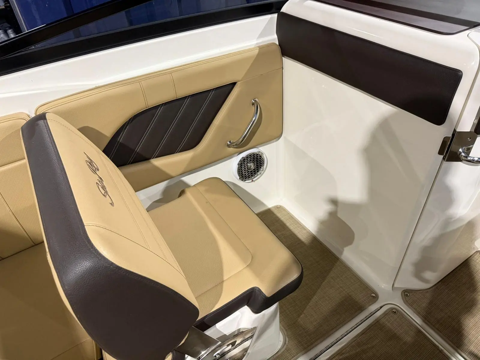 2019 Sea Ray 230 spx