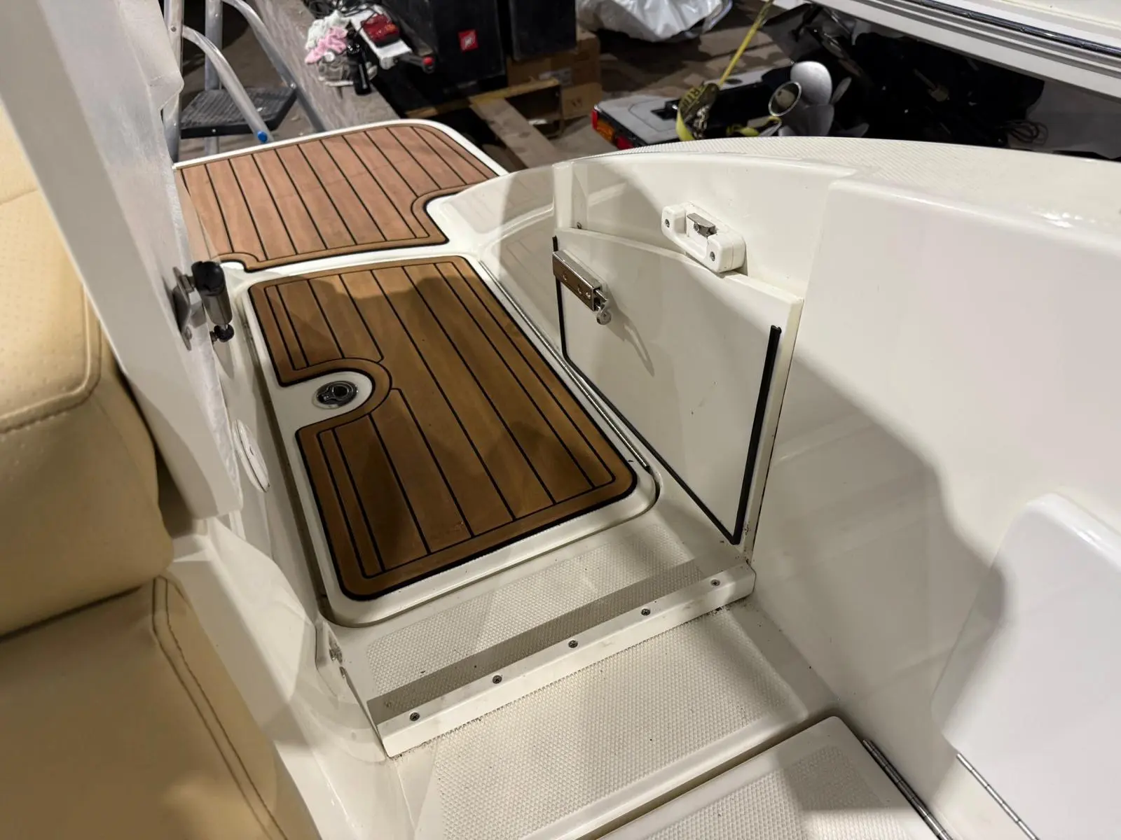 2019 Sea Ray 230 spx