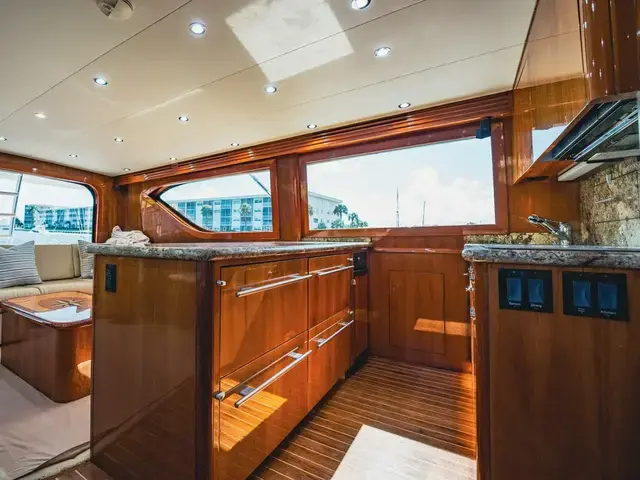 Hatteras 60 Convertible