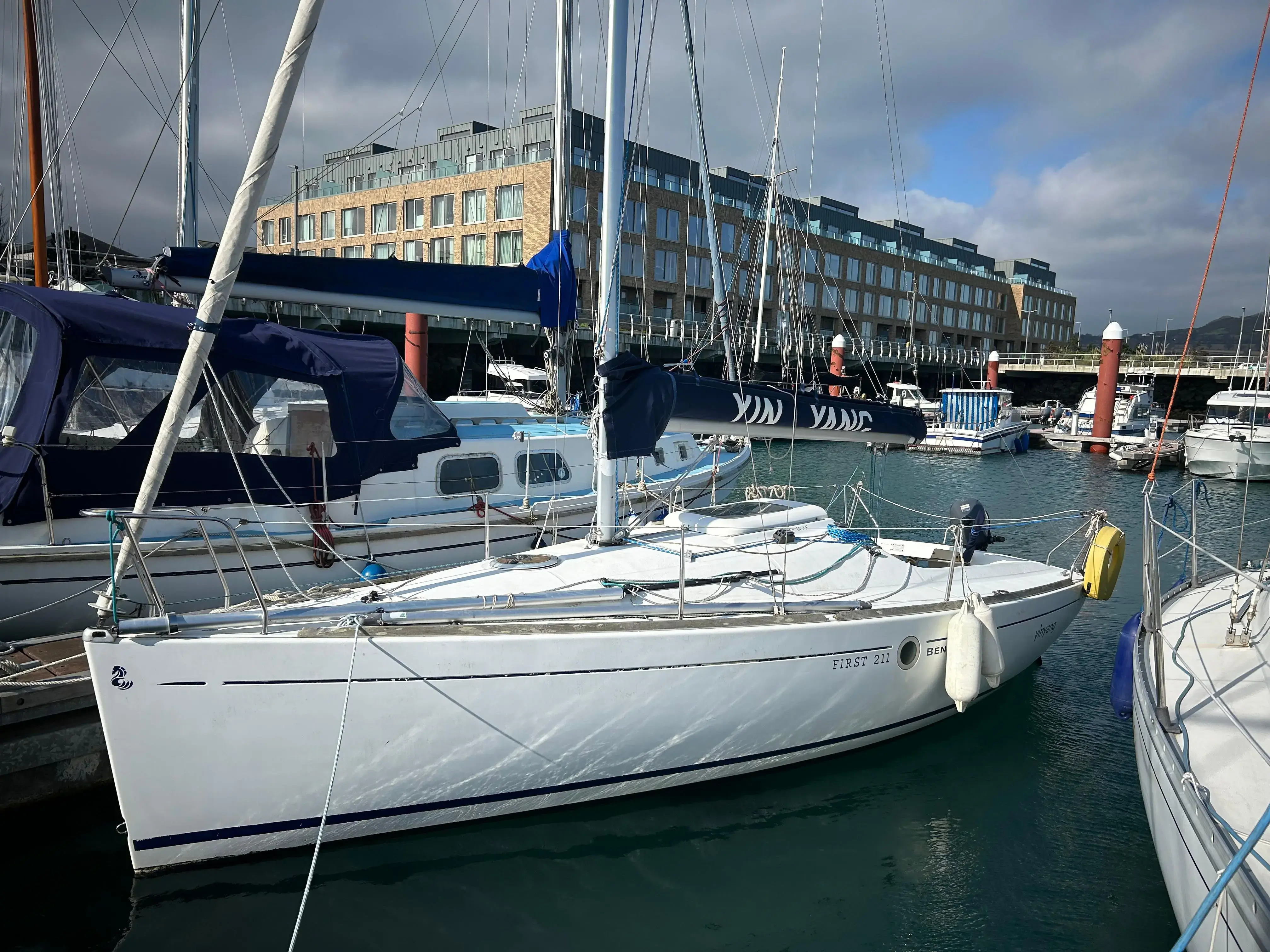 2004 Beneteau first 211