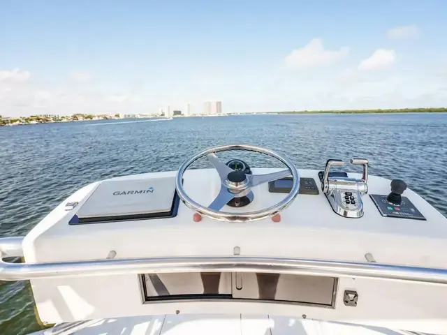 Hatteras 60 Convertible