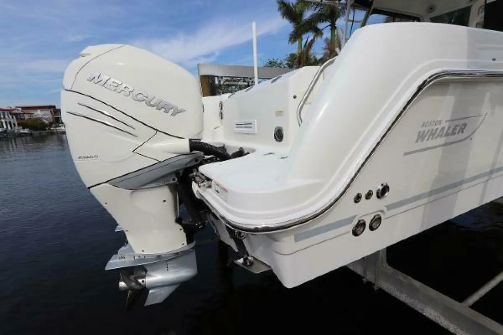 2019 Boston Whaler 315 conquest