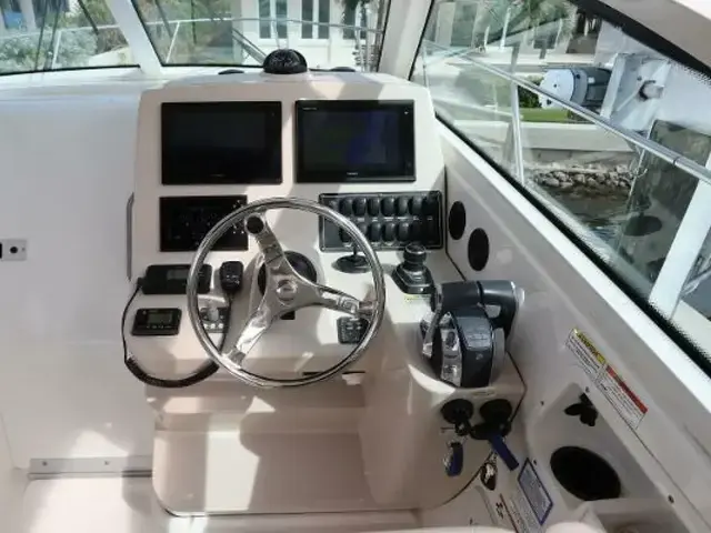 Boston Whaler 315 Conquest