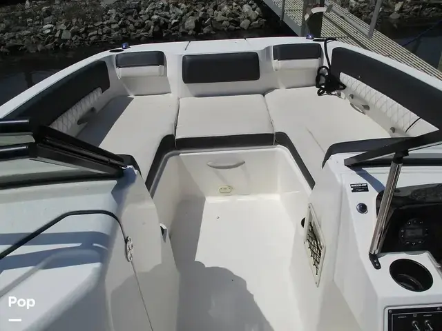 Bayliner Dx2200