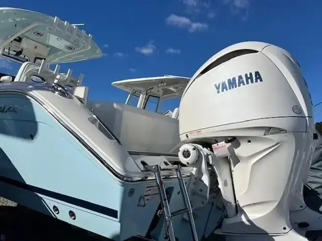 Cobia 285 Center Console