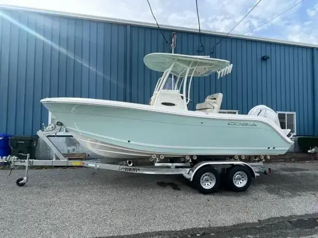 Cobia 220 Center Console