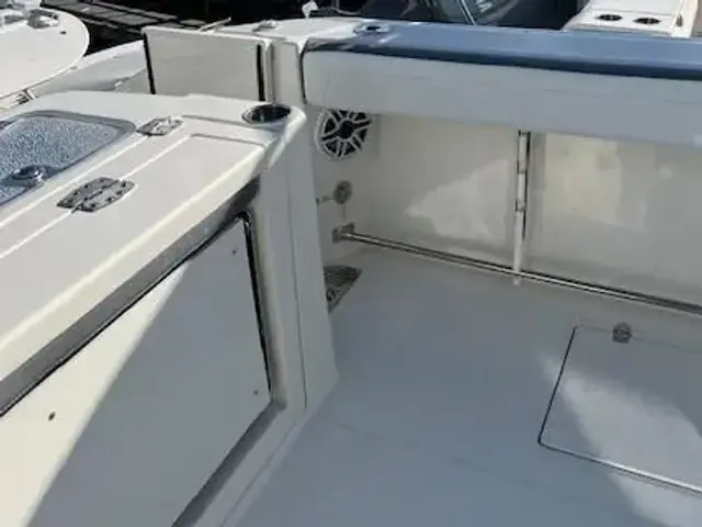 Cobia 285 Center Console