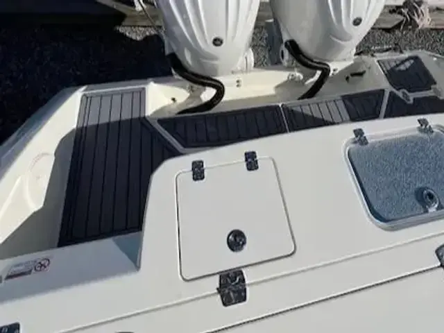 Cobia 285 Center Console