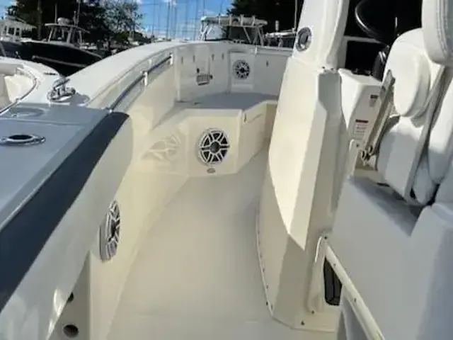 Cobia 285 Center Console