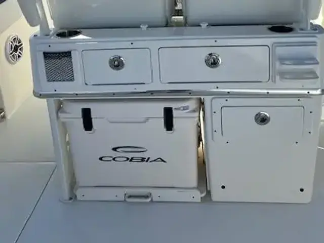 Cobia 285 Center Console