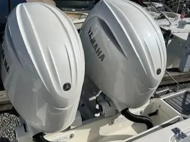 Cobia 265 Center Console Open