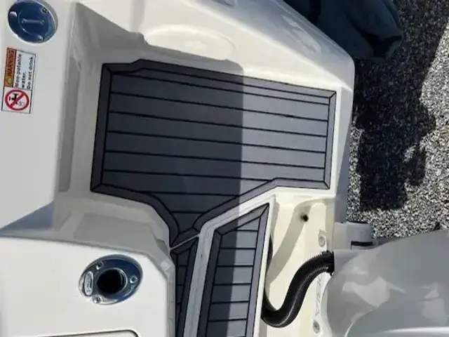 Cobia 265 Center Console Open