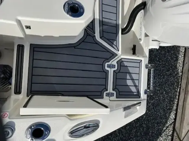 Cobia 265 Center Console Open