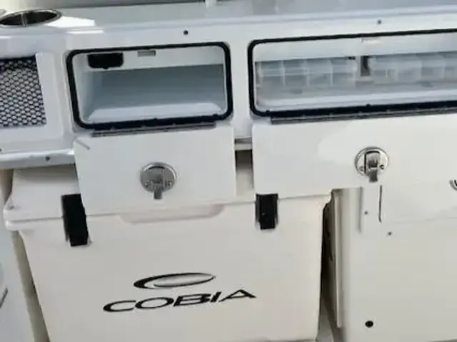 Cobia 265 Center Console Open