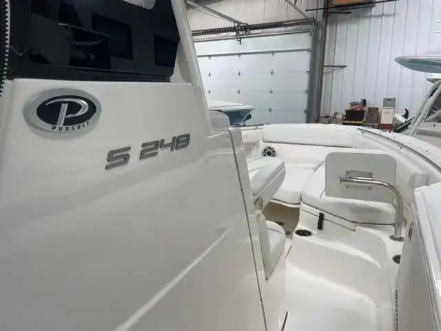 Pursuit S 248 Sport